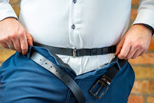 Lade das Bild in den Galerie-Viewer, DER HEMDHALTER