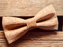 Lade das Bild in den Galerie-Viewer, DIE KORKFLIEGE