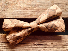 Lade das Bild in den Galerie-Viewer, DIE KORKFLIEGE